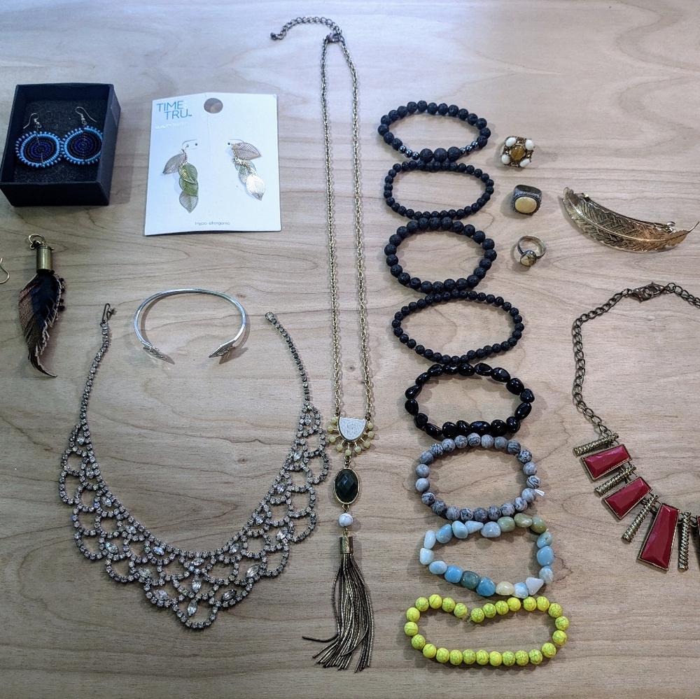 Lot of 19 Pieces Costume Jewelry- Earrings, Necklaces, Bracelets, Etc...